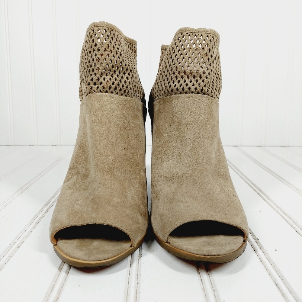 Report Block Heel Perforated Peep Toe Casual Ankl… - image 3